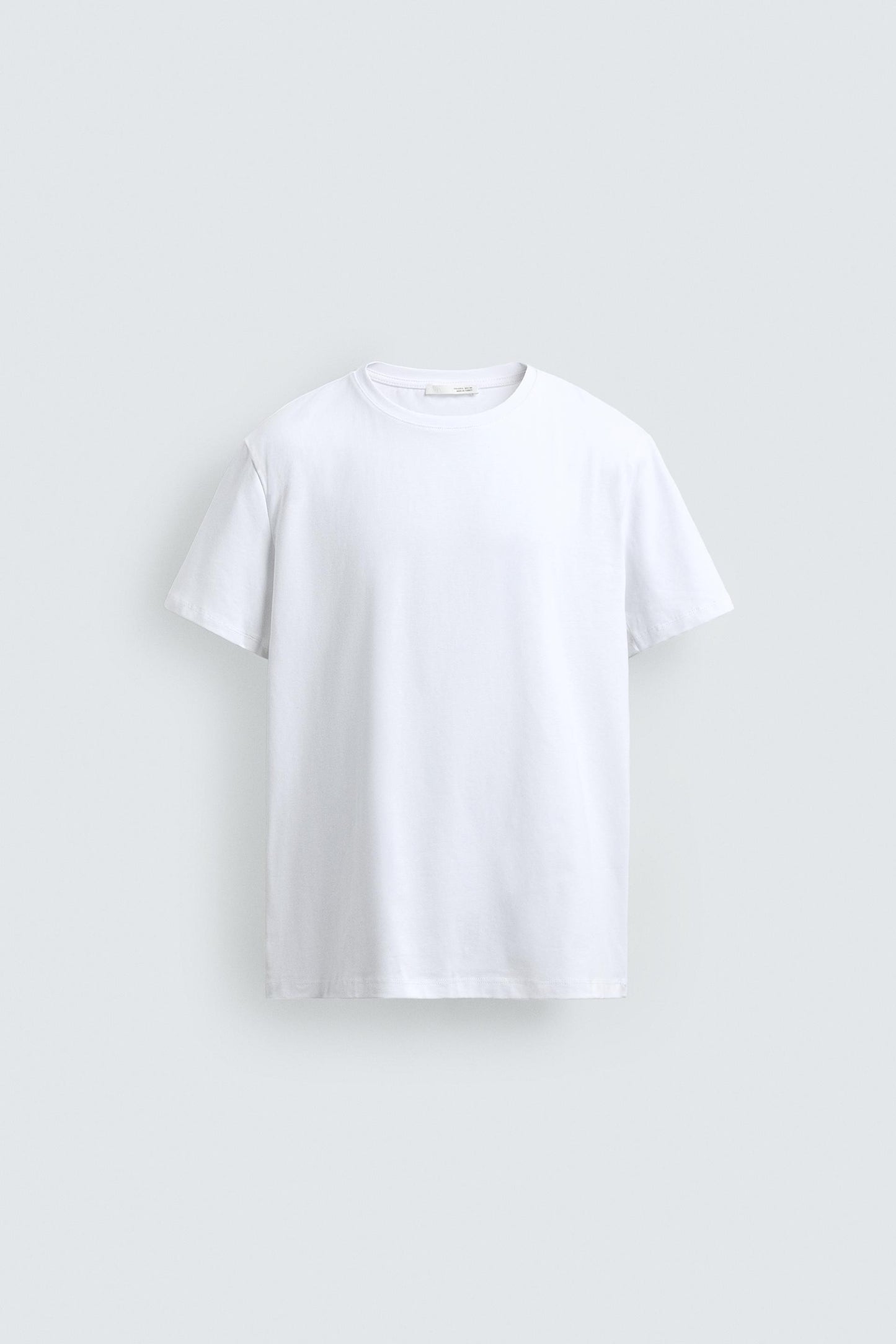 Regular fit T-shirt made of a viscose blend knit fabric. Featuring a round neck, short sleeves and ribbed trims.