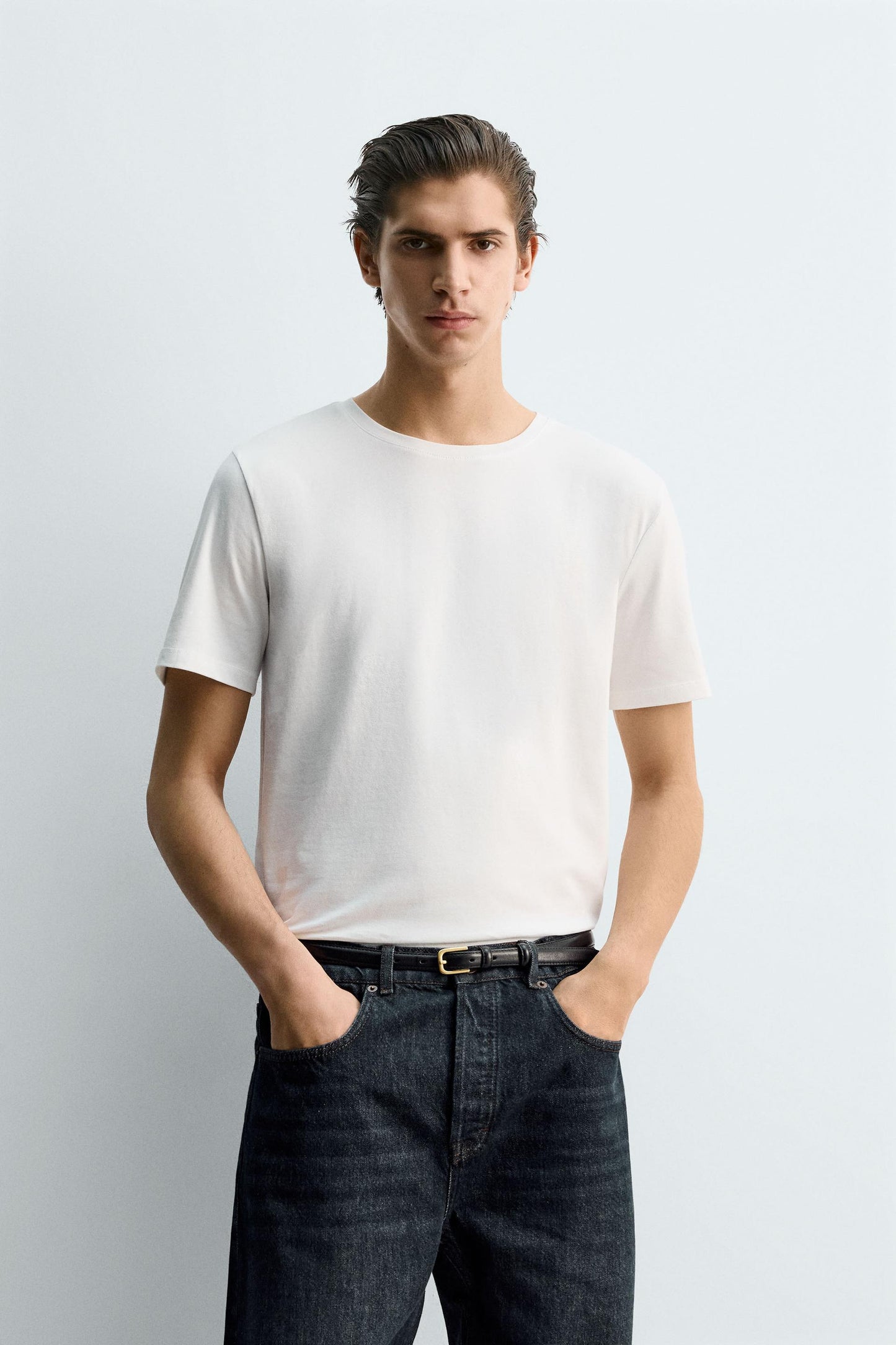 Regular fit T-shirt made of a viscose blend knit fabric. Featuring a round neck, short sleeves and ribbed trims.