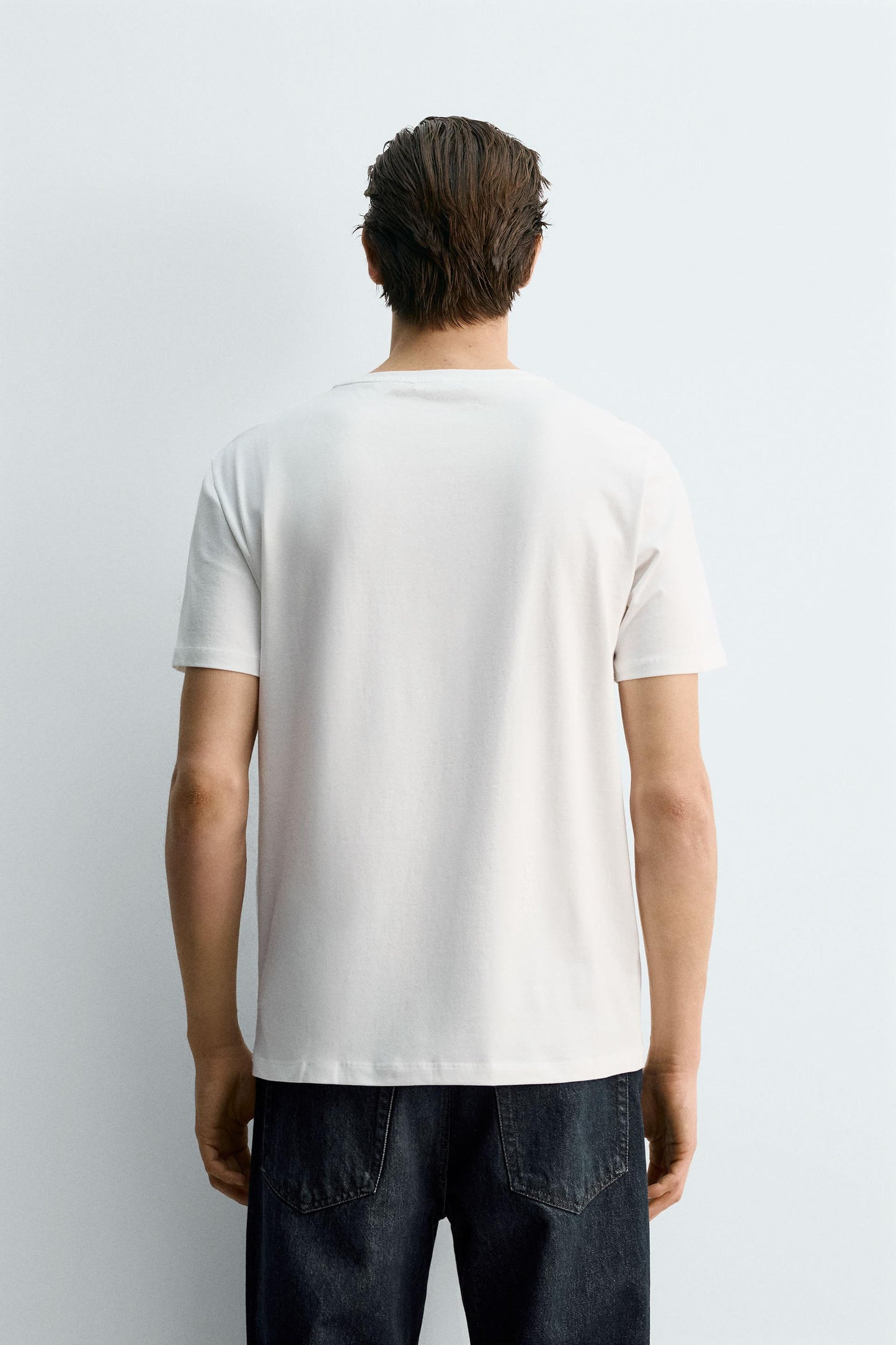 Regular fit T-shirt made of a viscose blend knit fabric. Featuring a round neck, short sleeves and ribbed trims.